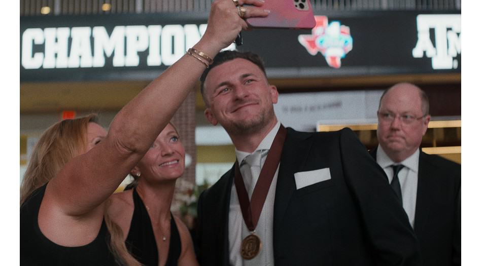 where to watch untold: johnny football