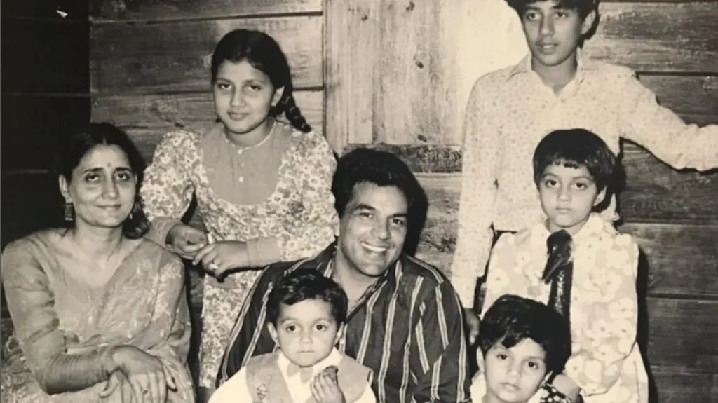 "sunny Deol, Along with His Dad Dharmendra and Mom Prakash Kaur: Embarks on A Journey to The United States to Reunite with His Sisters Exclusive News