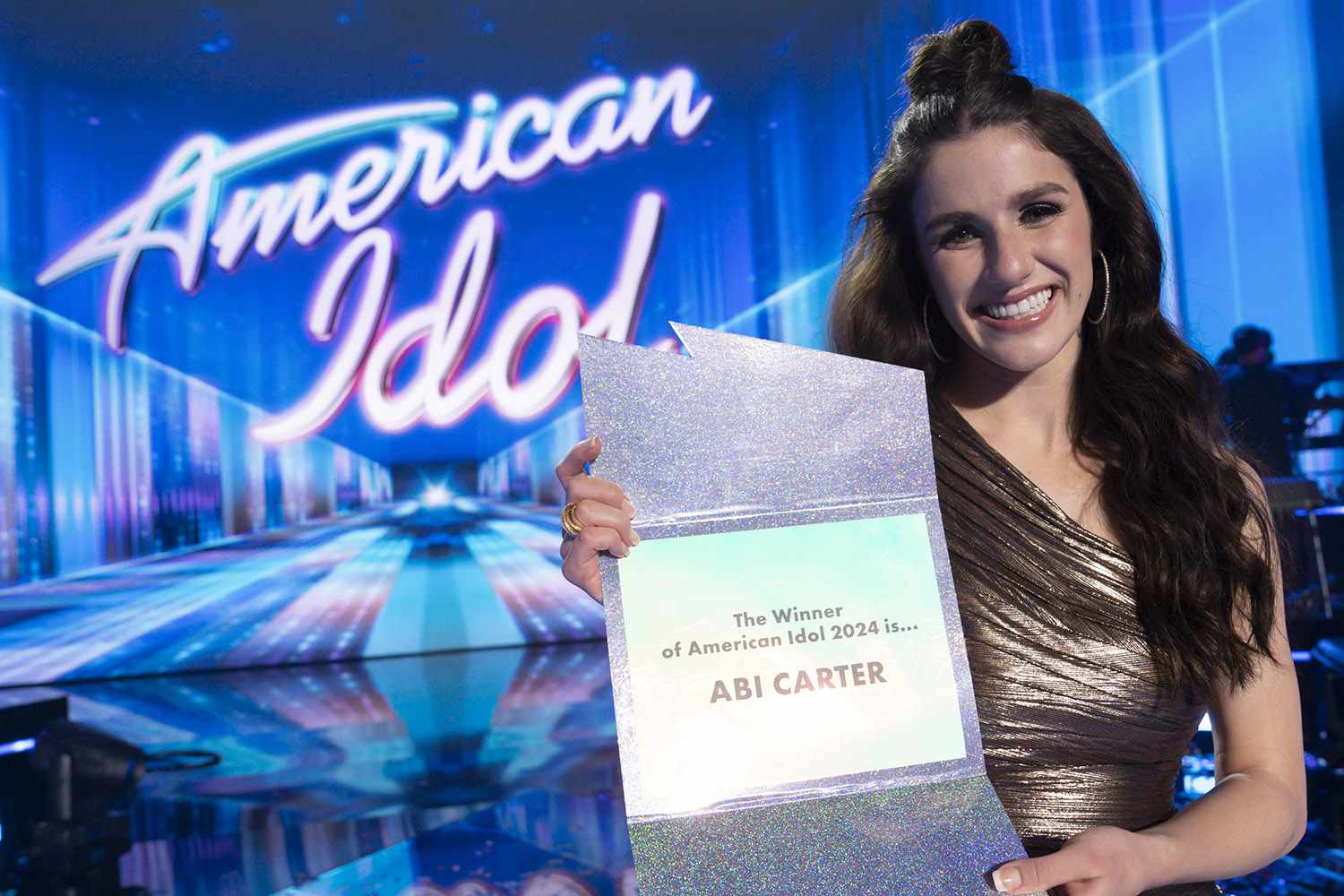 Abi Carter Wins 'American Idol' Season 22; Katy Perry Bids Emotional Farewell